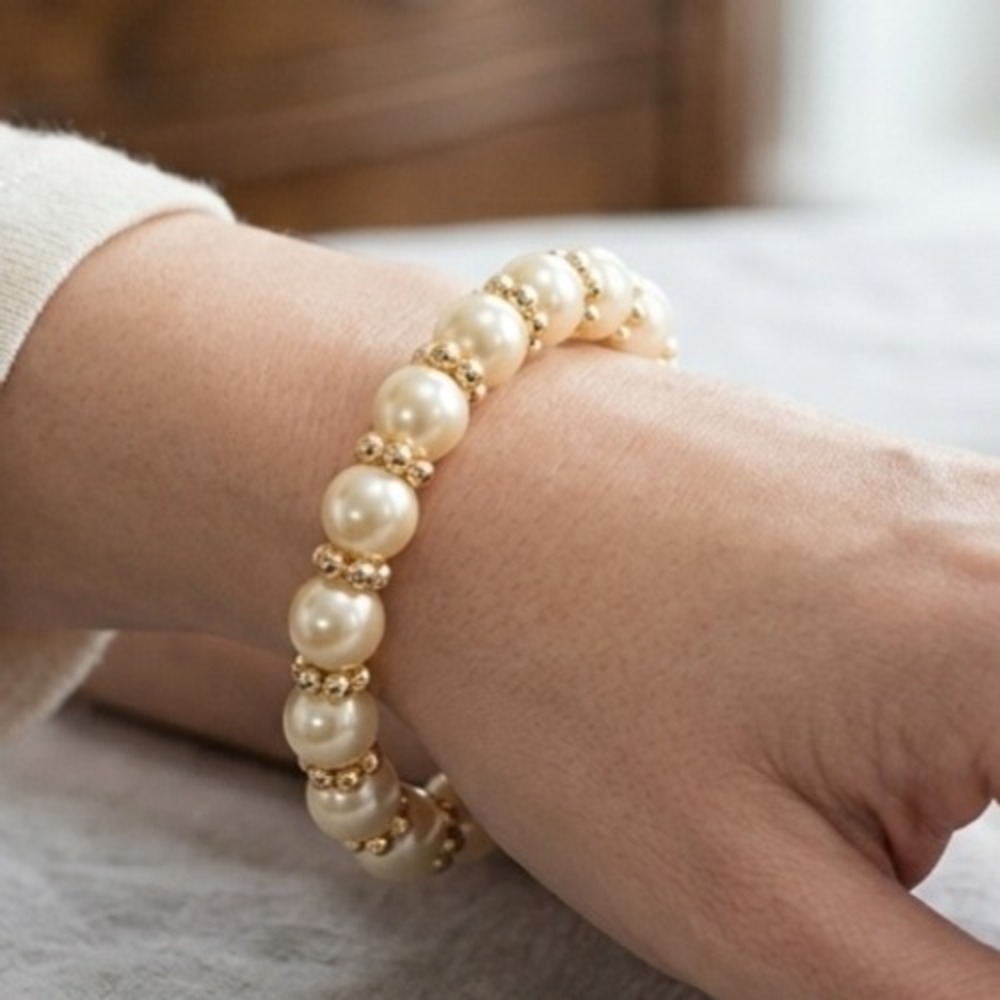 Faux Pearl‎ Bangle Bracelet Cream Gold Tone Beaded Classic Bridal Old Money